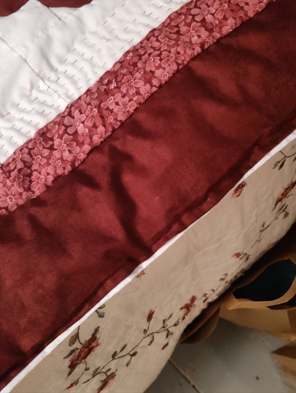 Handmade Patchwork Quilt in Rose and Burgundy For Livpam08 Only - Picture 4 of 8